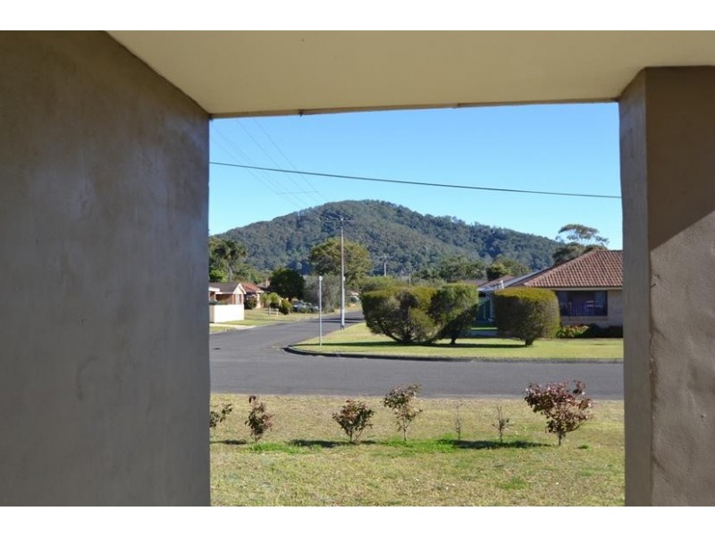 8 Oval Drive, Shoalhaven Heads NSW 2535