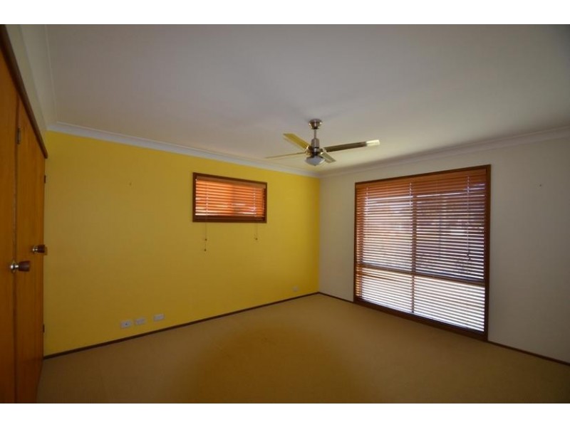 8 Oval Drive, Shoalhaven Heads NSW 2535