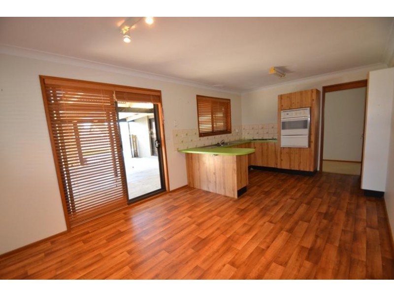8 Oval Drive, Shoalhaven Heads NSW 2535