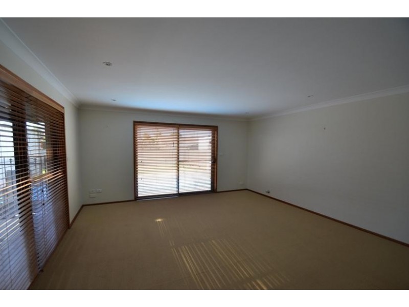 8 Oval Drive, Shoalhaven Heads NSW 2535