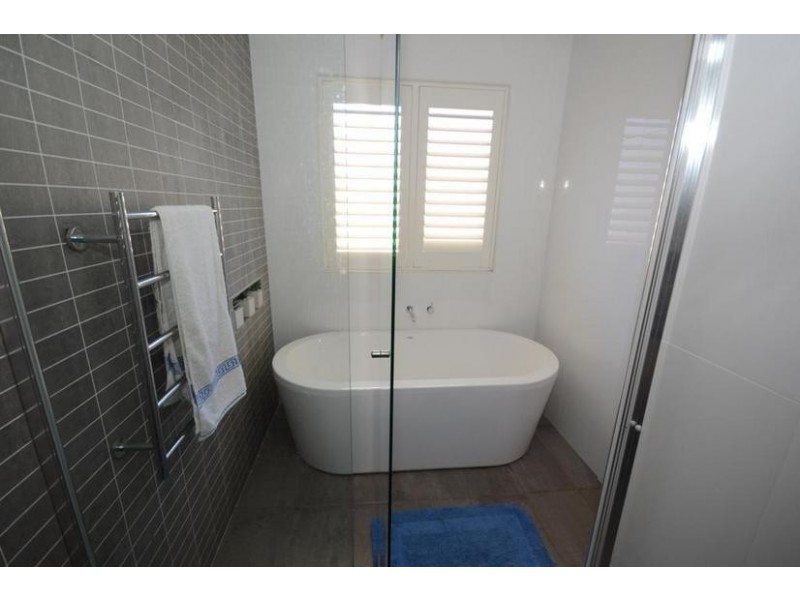 11 Staples Street, Shoalhaven Heads NSW 2535