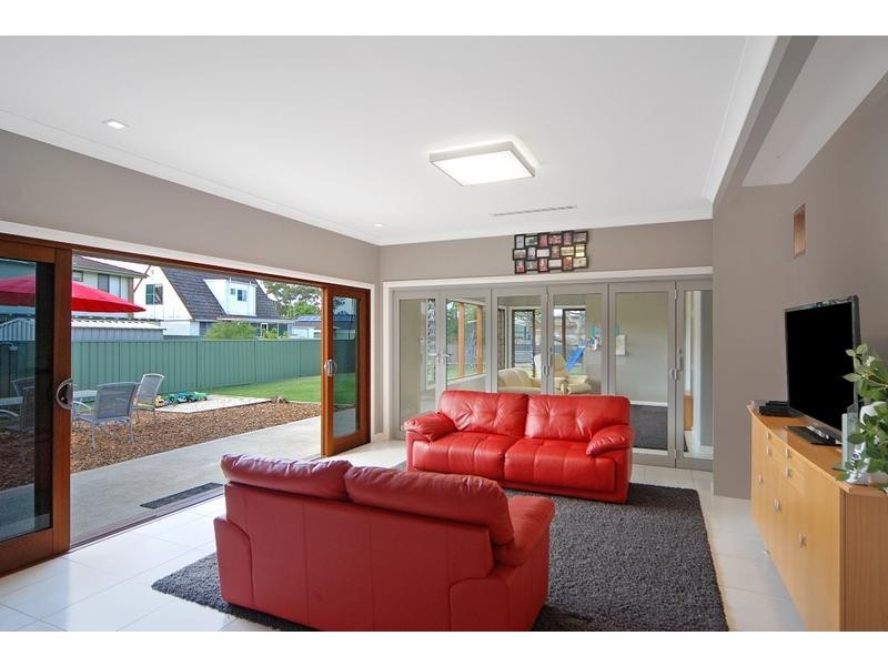 24 Amundsen Avenue, Shoalhaven Heads NSW 2535