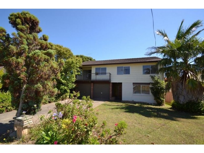 35 Ravenscliffe Road, Shoalhaven Heads NSW 2535