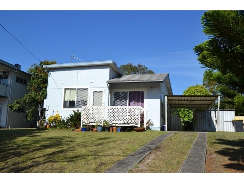 35 Bolt Street, Shoalhaven Heads NSW 2535