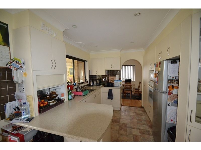 27 Ravenscliffe Road, Shoalhaven Heads NSW 2535