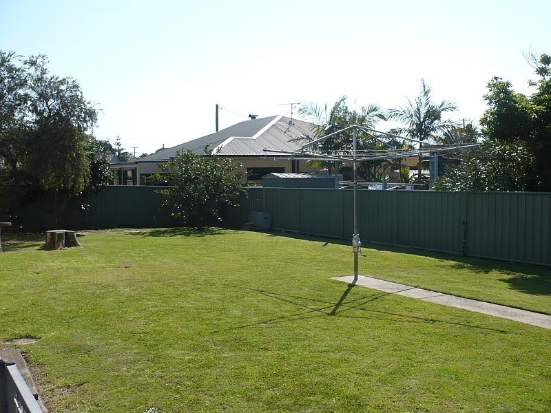 27 Ravenscliffe Road, Shoalhaven Heads NSW 2535