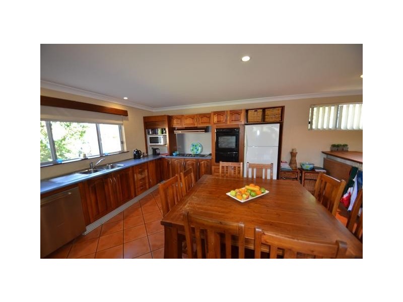 90 Scott Street, Shoalhaven Heads NSW 2535