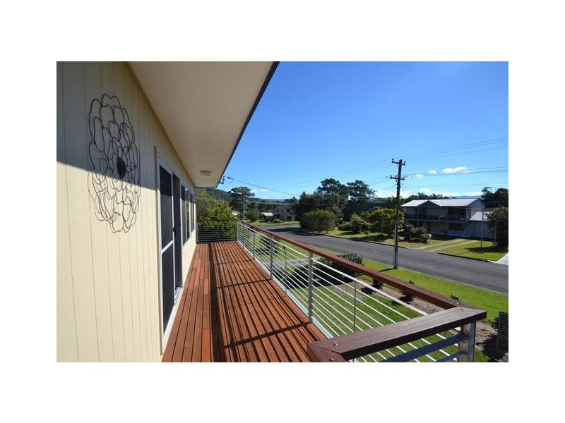 90 Scott Street, Shoalhaven Heads NSW 2535