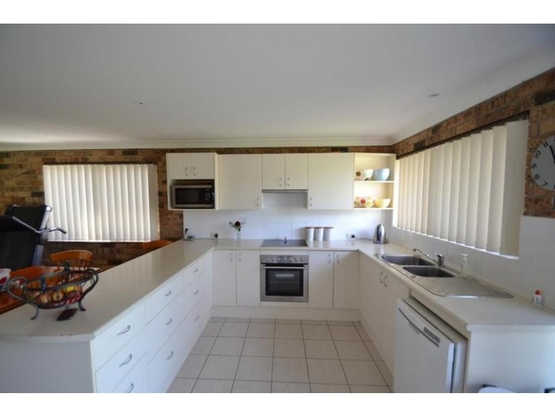 8 Cheltenham Drive, Shoalhaven Heads NSW 2535