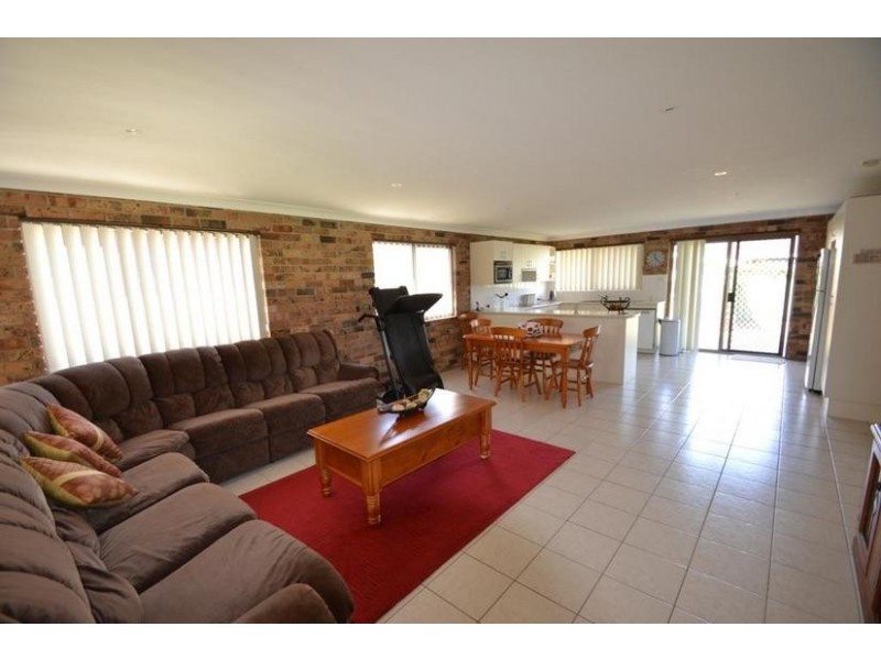 8 Cheltenham Drive, Shoalhaven Heads NSW 2535