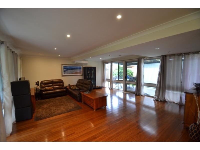 1 Throsby St, Shoalhaven Heads NSW 2535