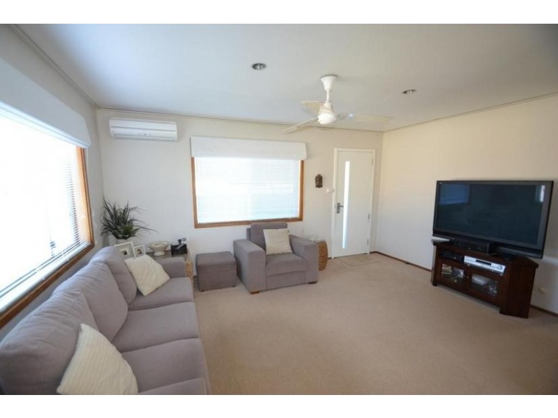 15 Ravenscliffe Road, Shoalhaven Heads NSW 2535