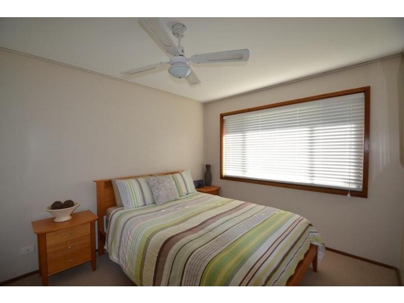 15 Ravenscliffe Road, Shoalhaven Heads NSW 2535