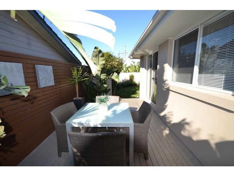 15 Ravenscliffe Road, Shoalhaven Heads NSW 2535