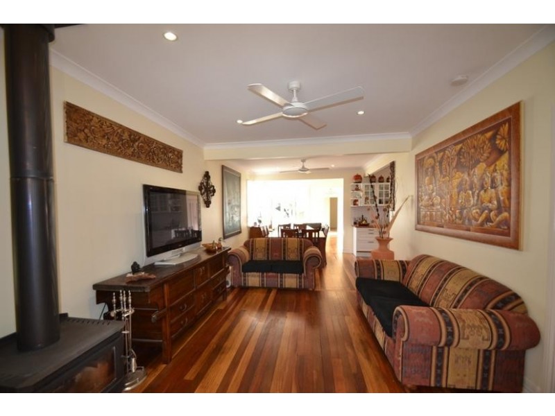 11 McIntosh Street, Shoalhaven Heads NSW 2535