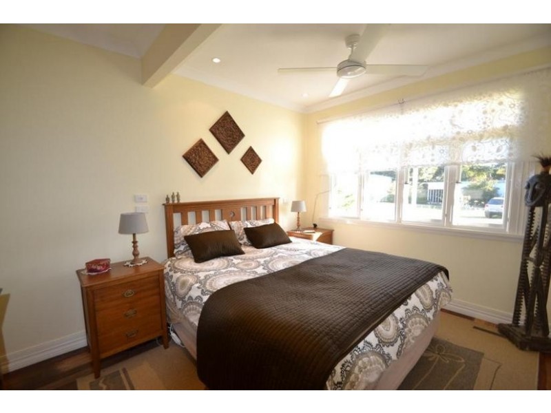 11 McIntosh Street, Shoalhaven Heads NSW 2535