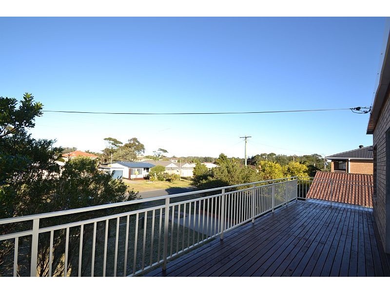 11 Woolstencraft Street, Shoalhaven Heads NSW 2535