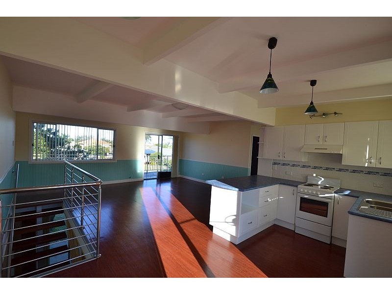 11 Woolstencraft Street, Shoalhaven Heads NSW 2535