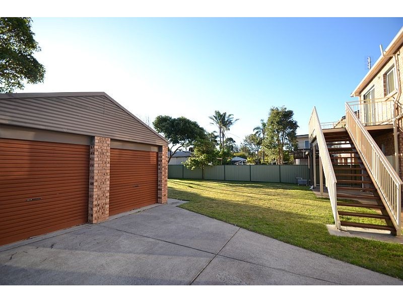 11 Woolstencraft Street, Shoalhaven Heads NSW 2535