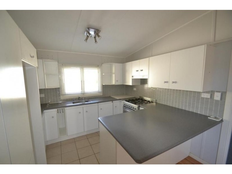 12 Ravenscliffe Road, Shoalhaven Heads NSW 2535
