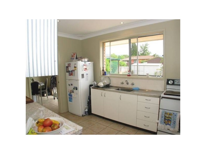 8 Monk Crescent, Bomaderry NSW 2541