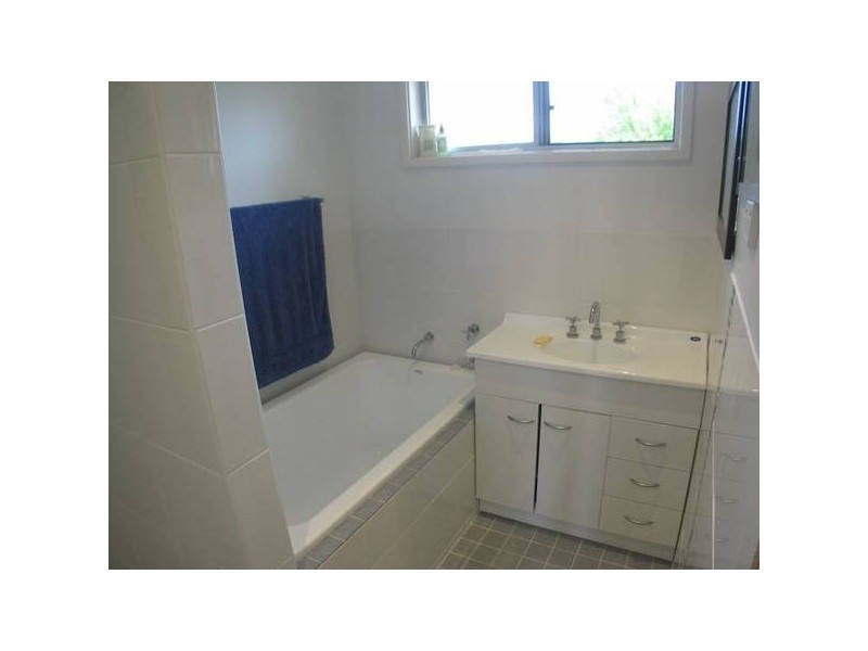 8 Monk Crescent, Bomaderry NSW 2541