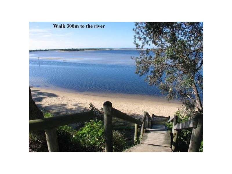 Renown Avenue, Shoalhaven Heads NSW 2535