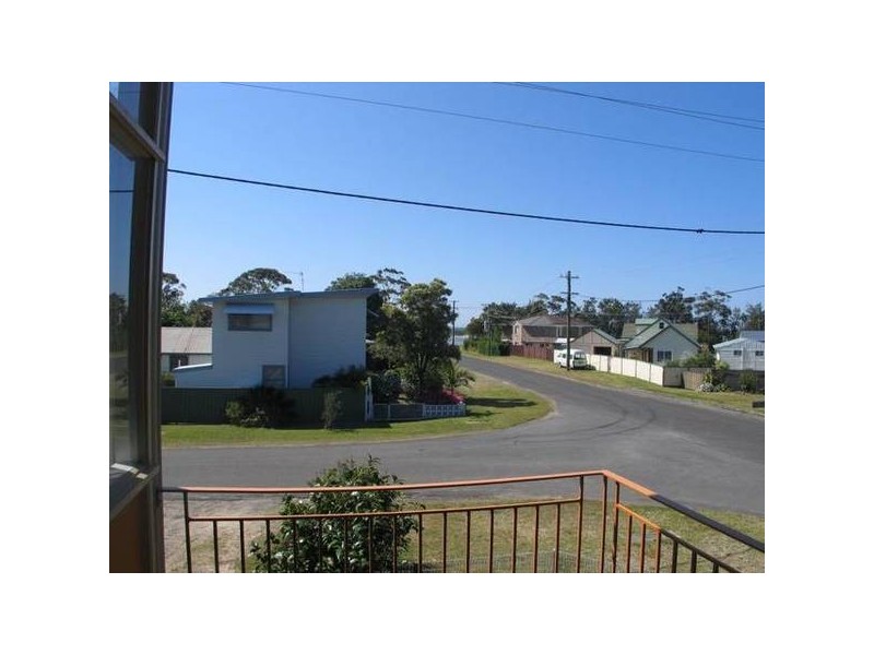 35 Renown Avenue, Shoalhaven Heads NSW 2535