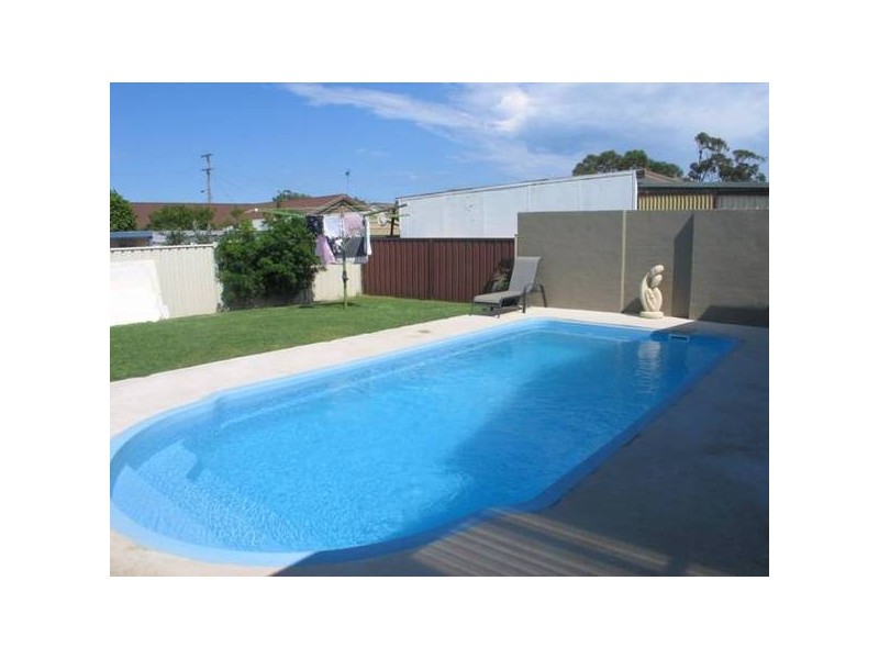 8 Oval Drive, Shoalhaven Heads NSW 2535