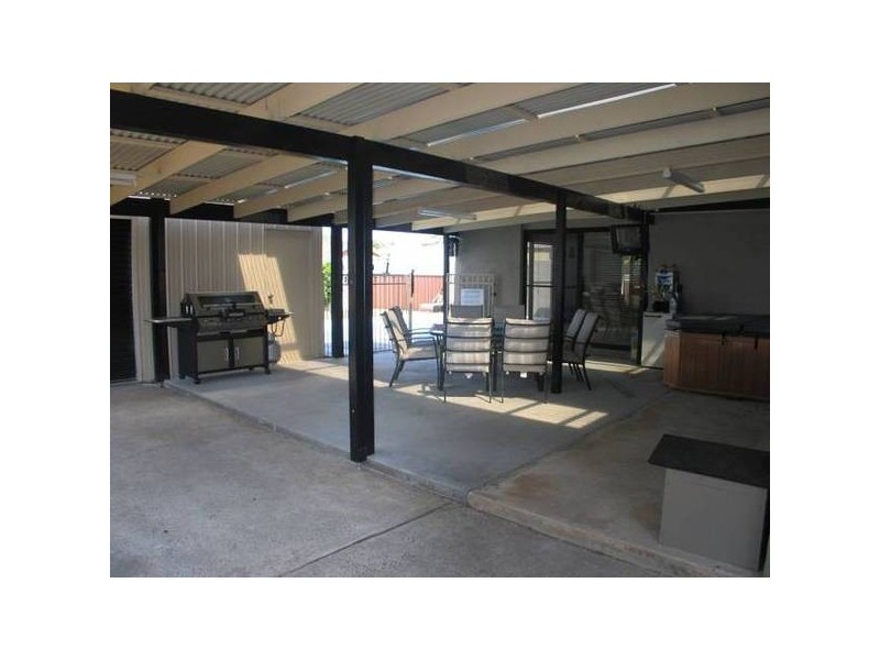 8 Oval Drive, Shoalhaven Heads NSW 2535