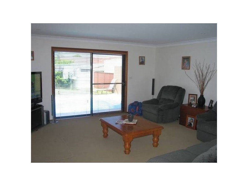 8 Oval Drive, Shoalhaven Heads NSW 2535