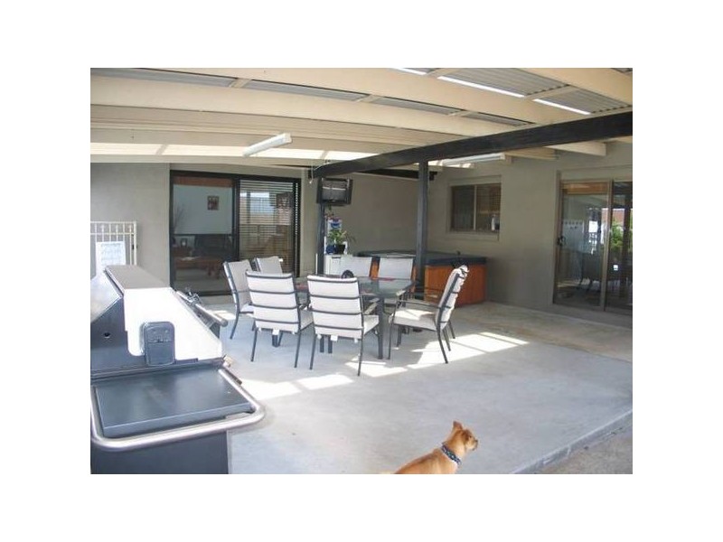 8 Oval Drive, Shoalhaven Heads NSW 2535