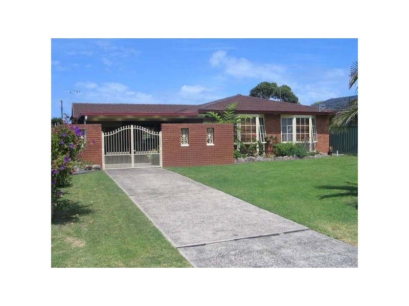 4 Oval Drive, Shoalhaven Heads NSW 2535