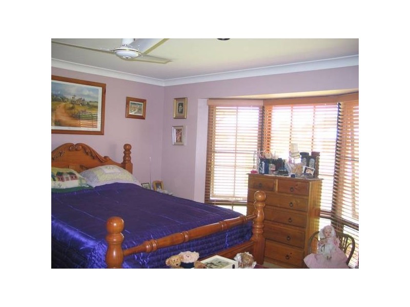 4 Oval Drive, Shoalhaven Heads NSW 2535