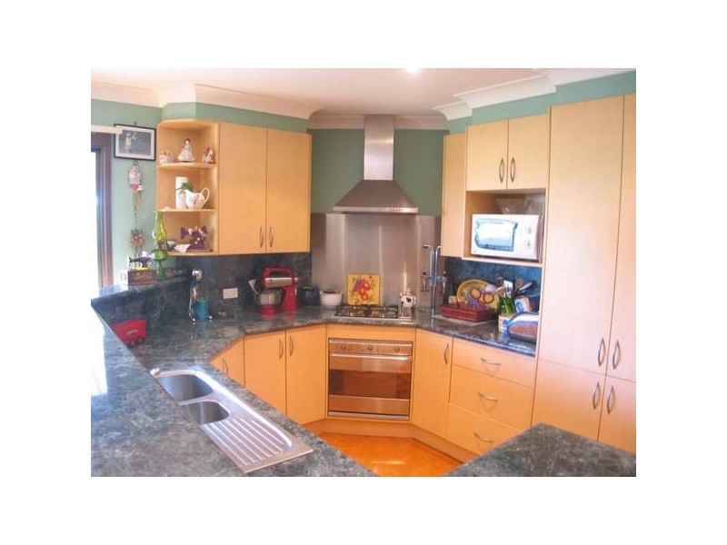 4 Oval Drive, Shoalhaven Heads NSW 2535