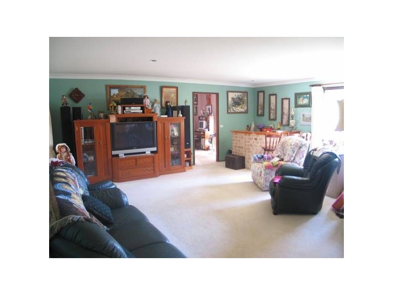 4 Oval Drive, Shoalhaven Heads NSW 2535