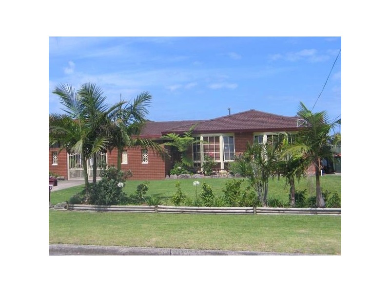 4 Oval Drive, Shoalhaven Heads NSW 2535