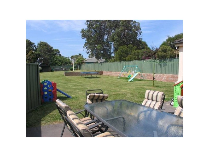 21 Ravenscliffe Road, Shoalhaven Heads NSW 2535