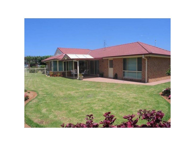 15 Oval Drive, Shoalhaven Heads NSW 2535