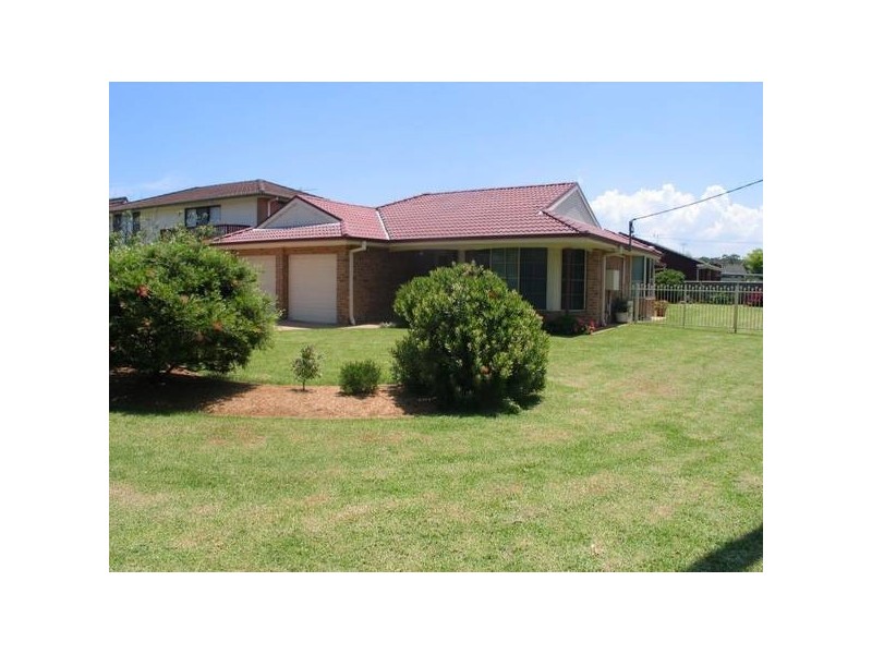 15 Oval Drive, Shoalhaven Heads NSW 2535