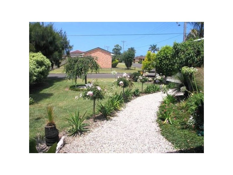 19 Amundsen Avenue, Shoalhaven Heads NSW 2535