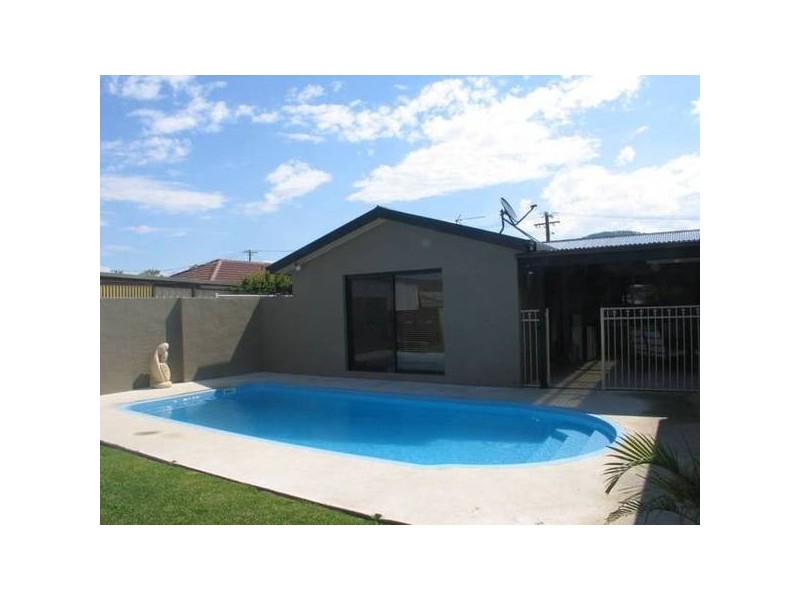 8 Oval Drive, Shoalhaven Heads NSW 2535