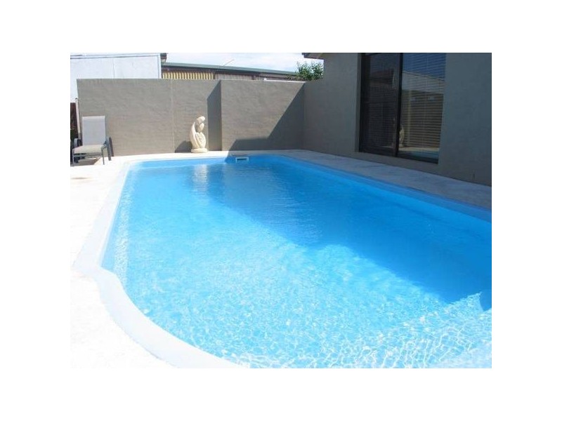 8 Oval Drive, Shoalhaven Heads NSW 2535