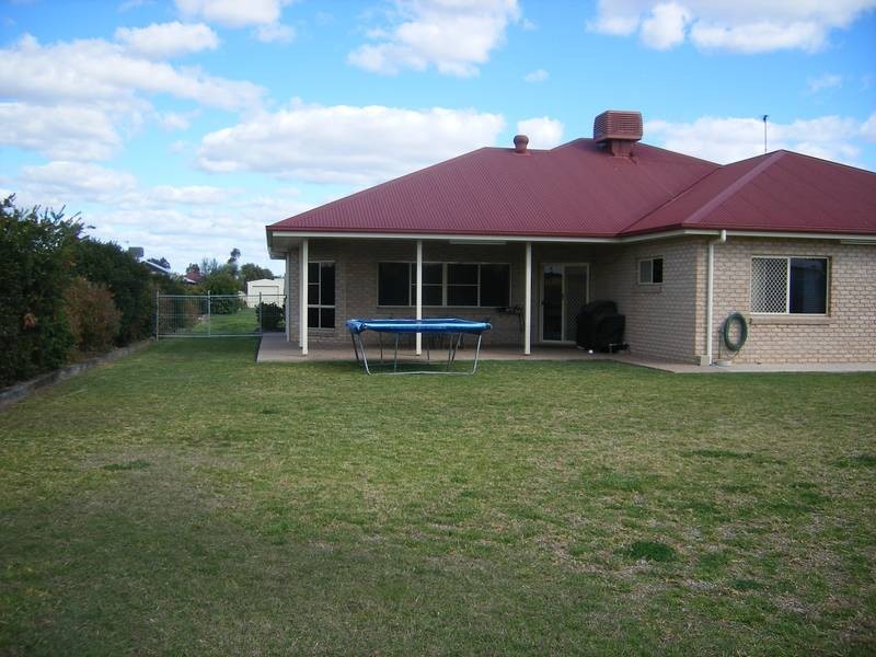 8 Bernborough Place, Goondiwindi QLD 4390