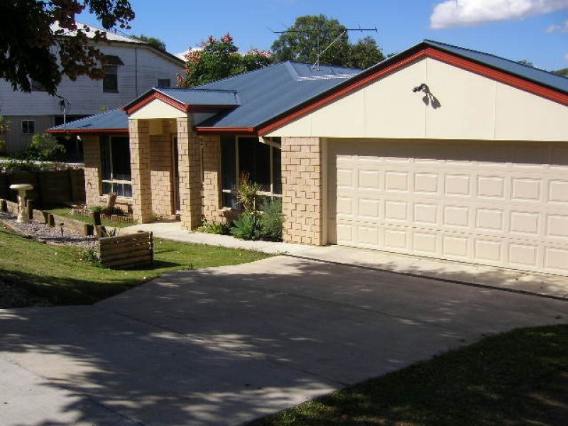 8 Robson St, Kilcoy QLD 4515