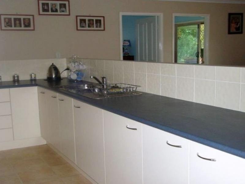 8 Robson St, Kilcoy QLD 4515