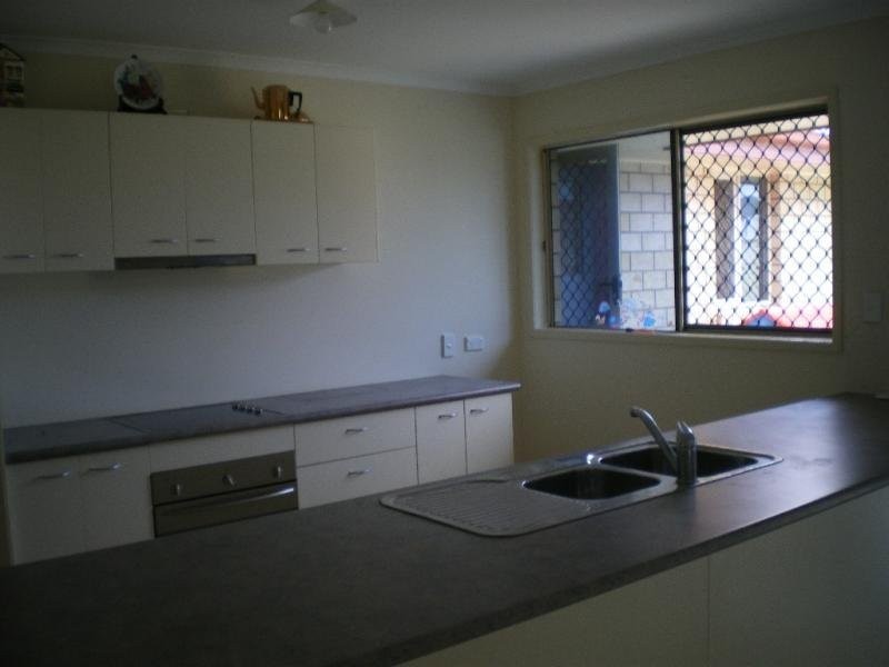 8 Robson St, Kilcoy QLD 4515