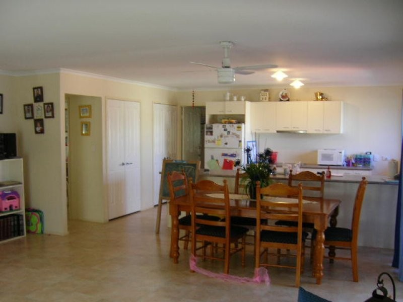 8 Robson St, Kilcoy QLD 4515