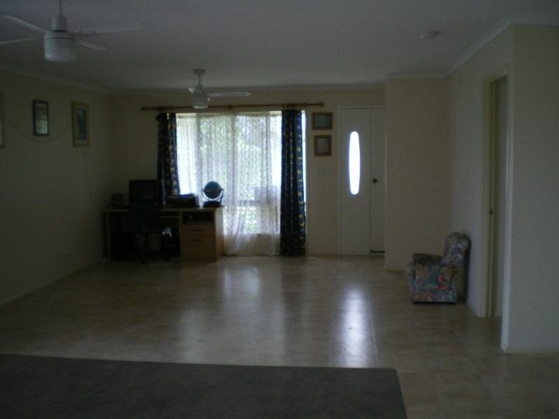 8 Robson St, Kilcoy QLD 4515