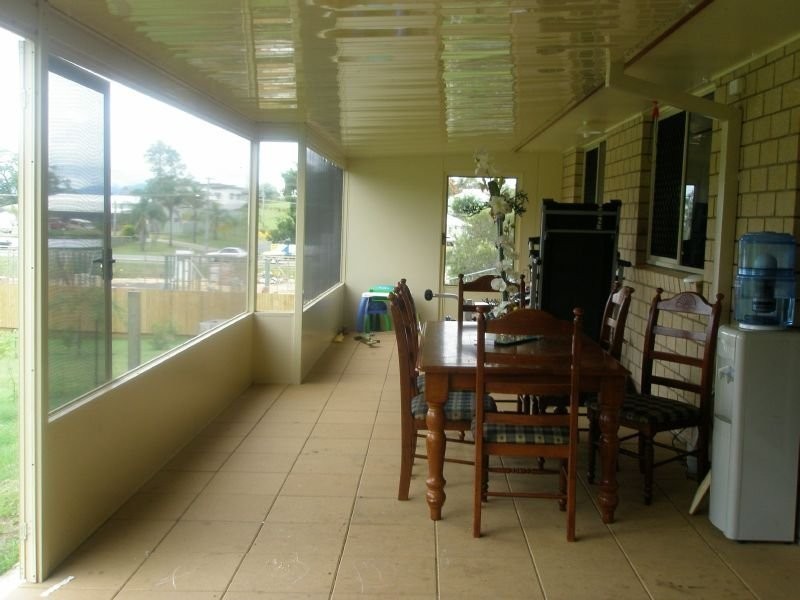 8 Robson St, Kilcoy QLD 4515